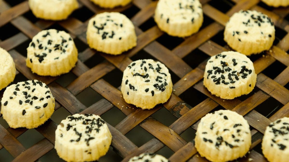 14 Delicious Ideas to Enhance Your Cooking with Leftover Bacon Fat - biscuit dp44017433