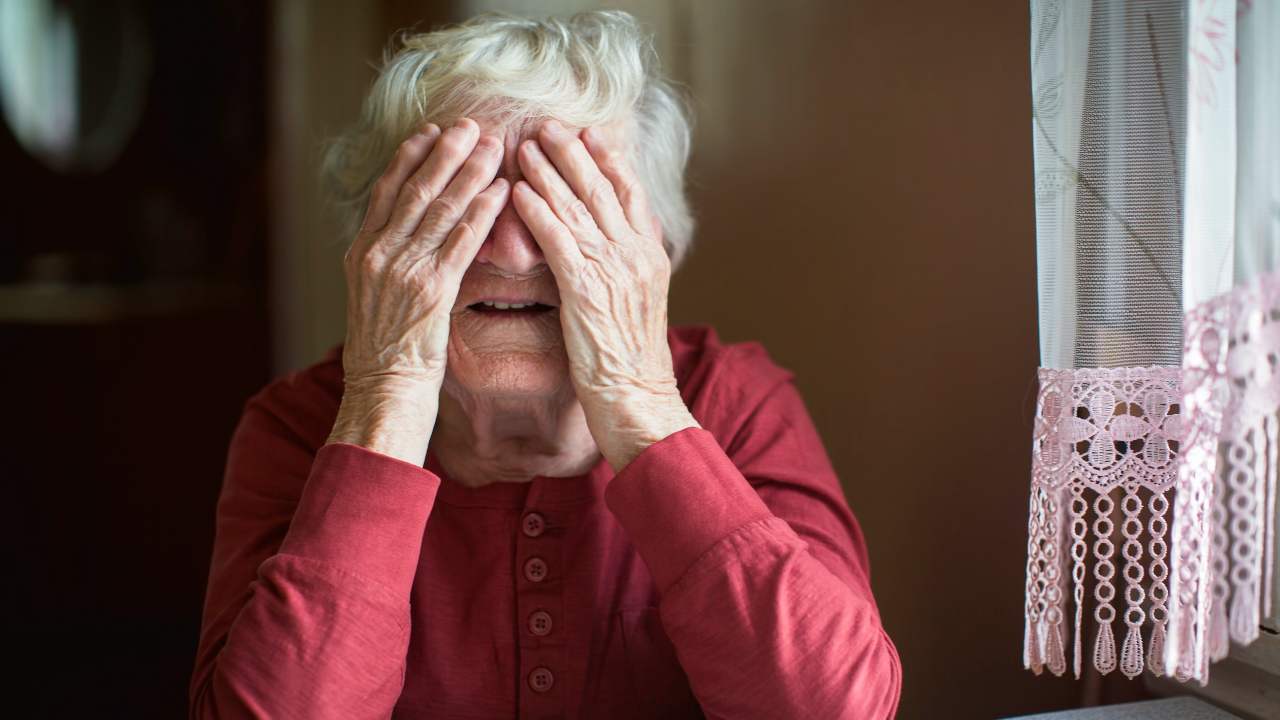 13 Grandchildren Made a Present That Left Grandma In Tears - crying grandma dp202703020