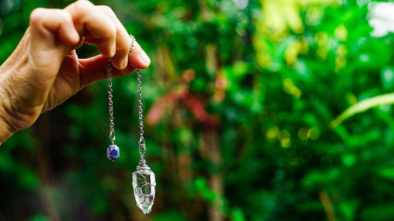 Can Crystal Reveal If Your Plants are Healthy? This Duo Put It to the Test - dowsing ss1559740301