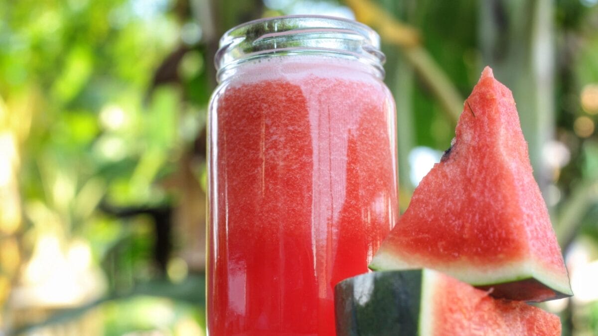 7 Nutritional Benefits of Watermelon Rinds That Will Make You Think Twice Before Throwing Them Away - DETOX dp37352573