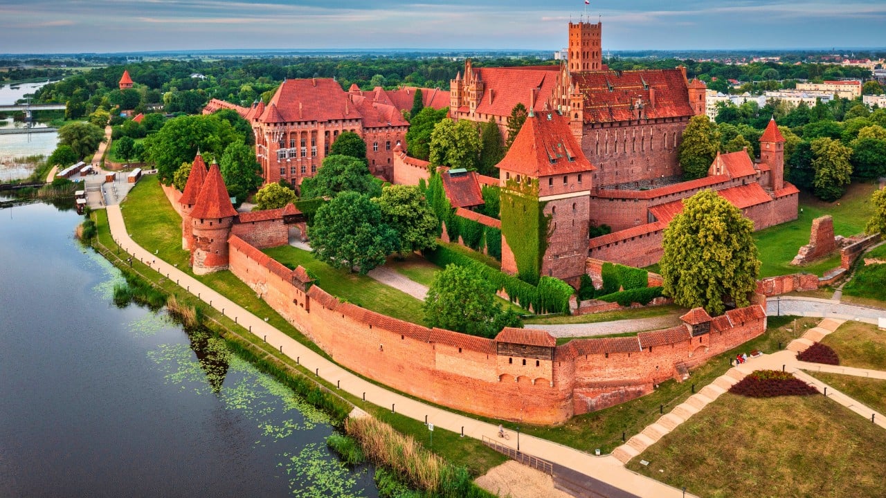History’s Guardians: 15 Castles That Time Couldn’t Defeat - Malbork Castle in Poland ss2480000605 degm