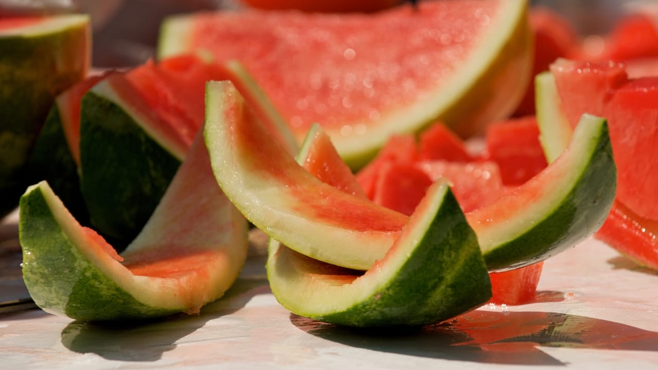 7 Nutritional Benefits of Watermelon Rinds That Will Make You Think Twice Before Throwing Them Away - WATERMELON RINDS dp2477081