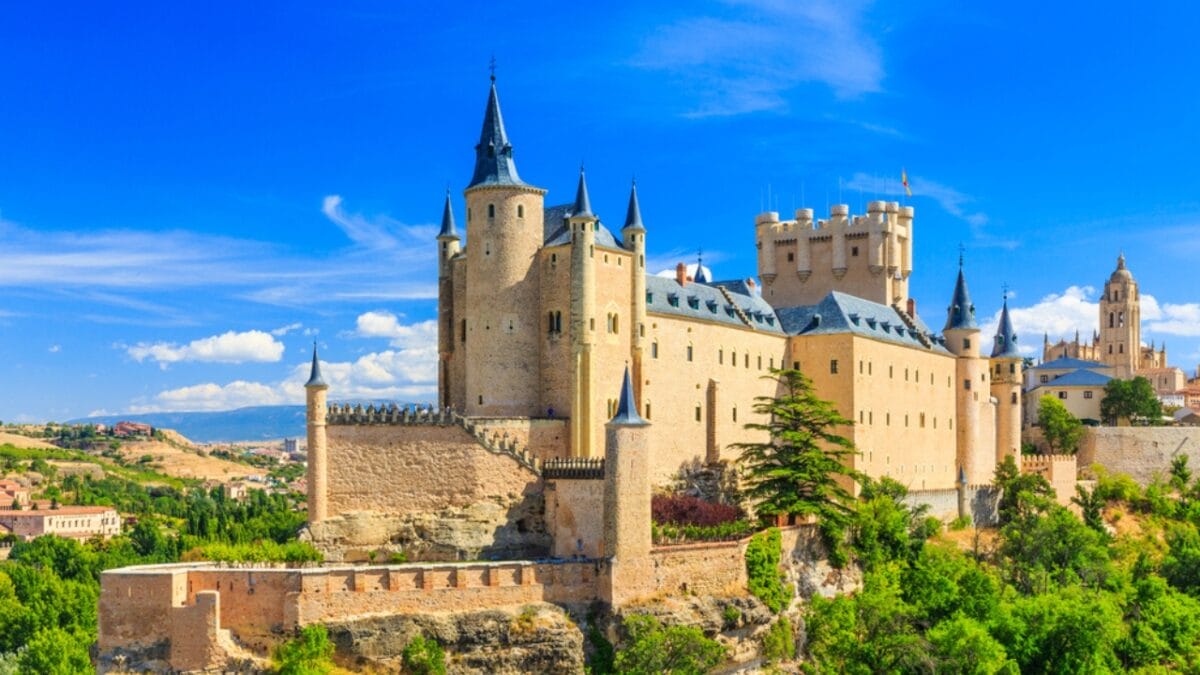 History’s Guardians: 15 Castles That Time Couldn’t Defeat - alcazar of segovia castle spain ss523821034