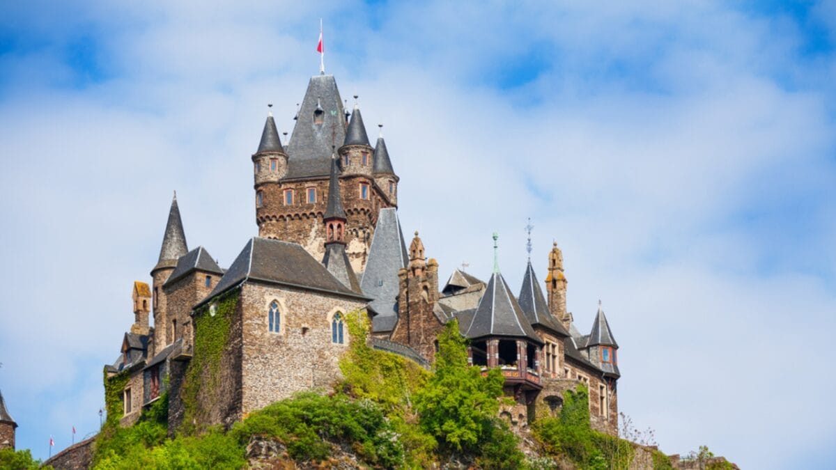 History’s Guardians: 15 Castles That Time Couldn’t Defeat - cochem castle germany ss244882762 1