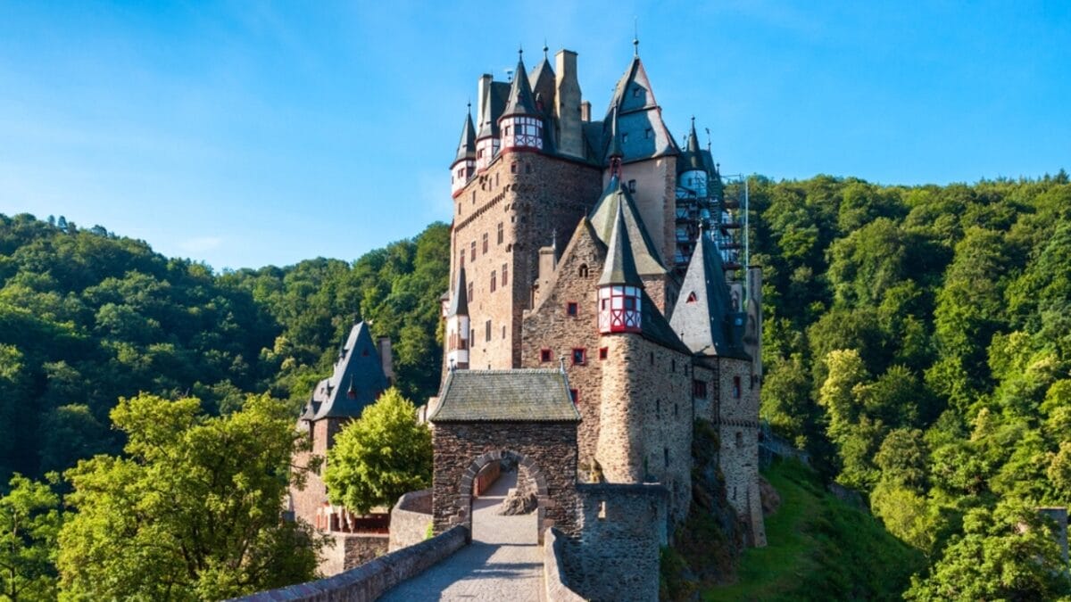 History’s Guardians: 15 Castles That Time Couldn’t Defeat - eltz castle germany ss2207228705