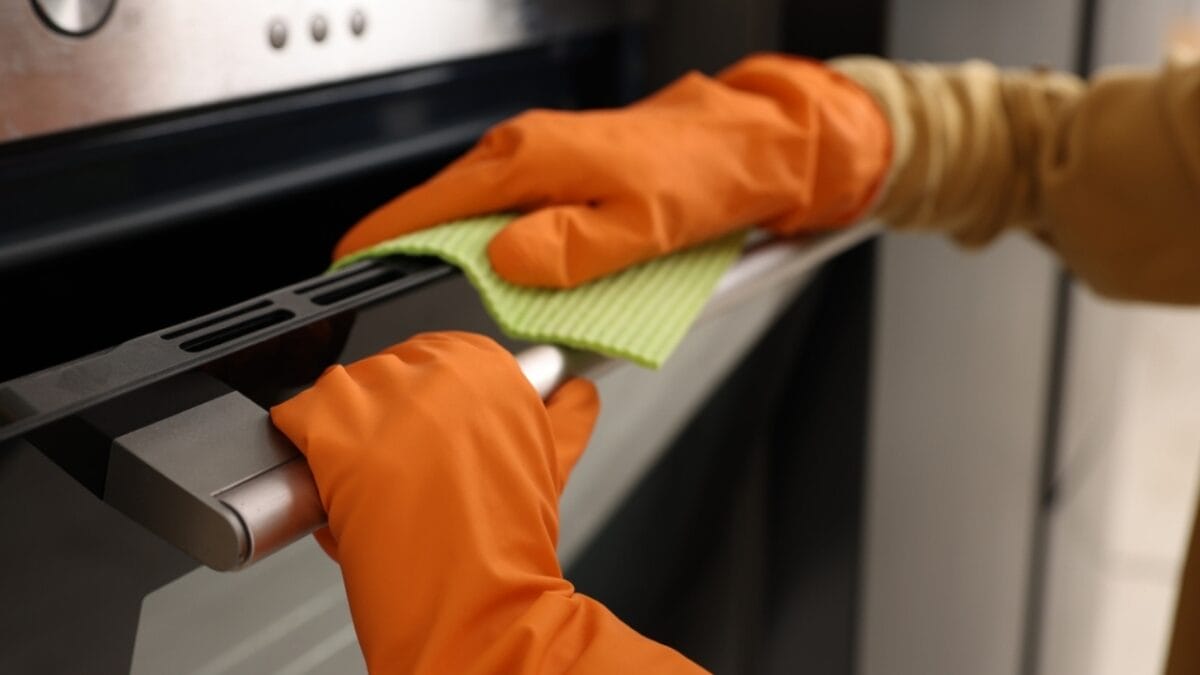 3 Simple Steps to Clean That Grimy Glass Oven Door - Between the Glasses ss2426902025