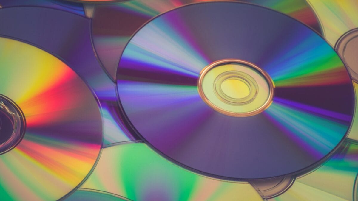 15 Household Items You Can Polish Up Using Toothpaste - CDs DVDs ss793257841