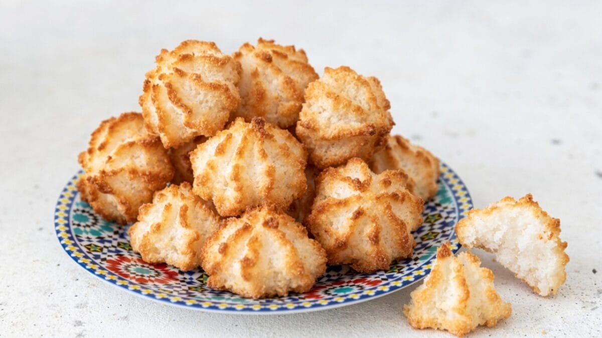 Satisfy Your Sweet Tooth With These 10 Diabetic-Friendly Desserts - Coconut Macaroons ss2168925887