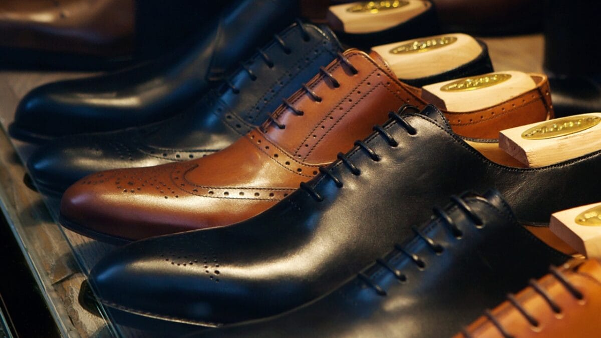 15 Household Items You Can Polish Up Using Toothpaste - Leather Goods ss1683801652