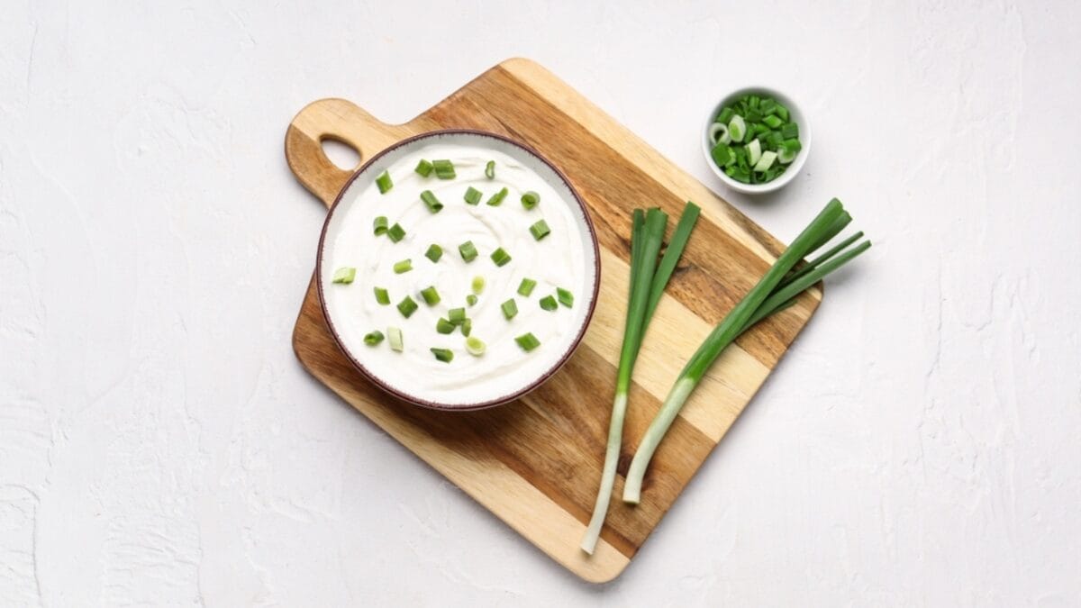 10 Old-School Appetizers That People Still Love Today - Onion Dip ss2297491519