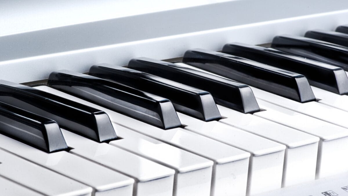 15 Household Items You Can Polish Up Using Toothpaste - Piano Keys ss62720752