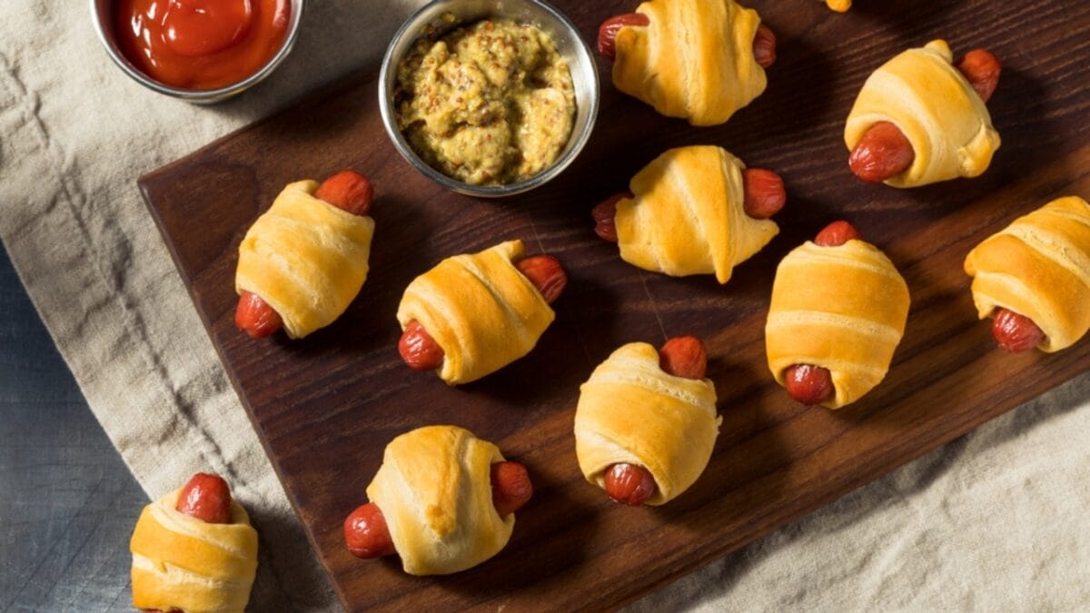 10 Old-School Appetizers That People Still Love Today - Pigs in a Blanket ss2098734463