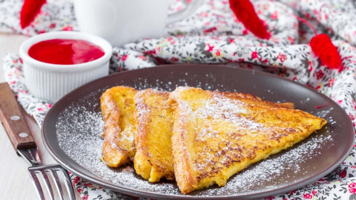 Where to Find the Best Cheap Breakfast in Every State - South Carolina French Toast dp67790285