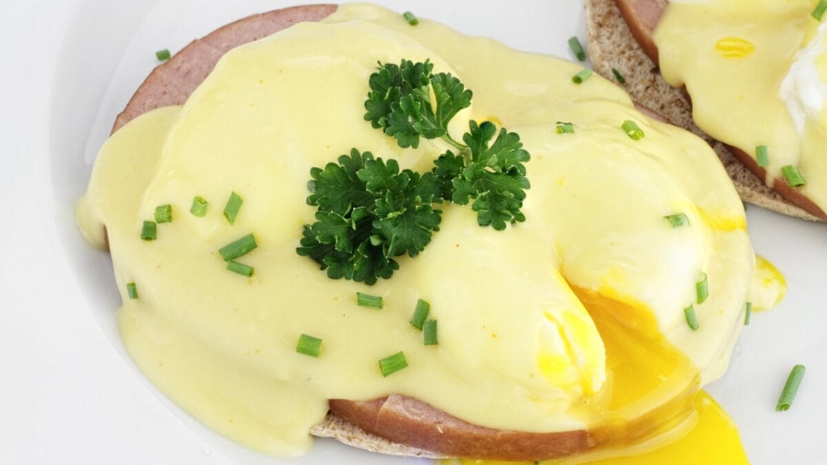 Where to Find the Best Cheap Breakfast in Every State - Wisconsin poached eggs with hollandaise dp18720483