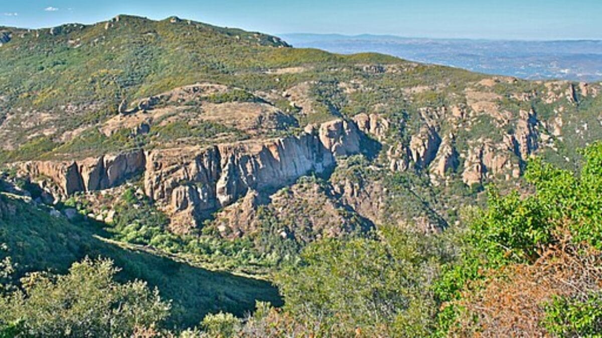 35 Dog Walking Trails That Prove USA Is a Dog's Paradise - backbone trail wc