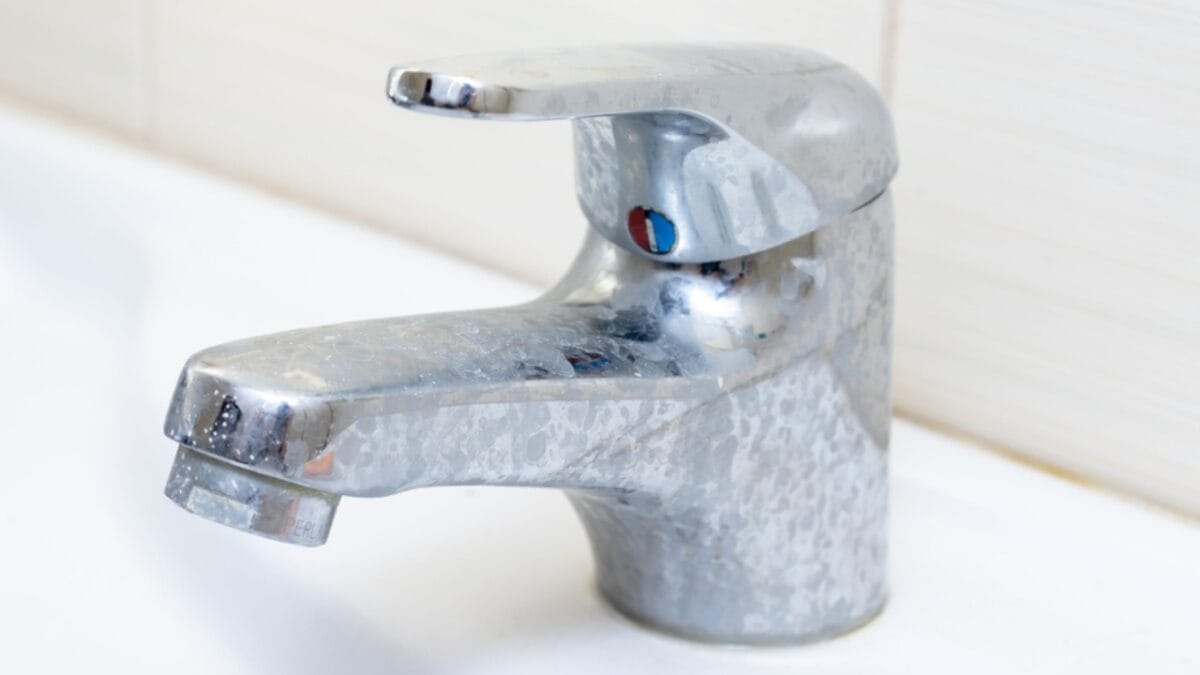 15 Ways Apple Cider Vinegar Can Banish Dirt, Grime & Odors in Your Home - faucet stain dp252335934