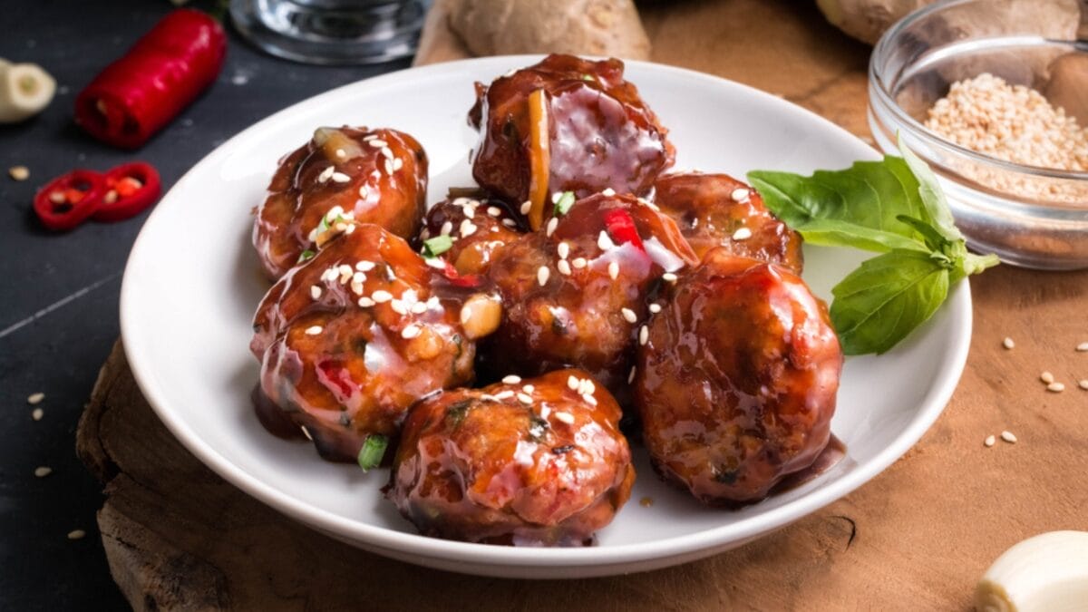 10 Old-School Appetizers That People Still Love Today - meatballs ss1059882494