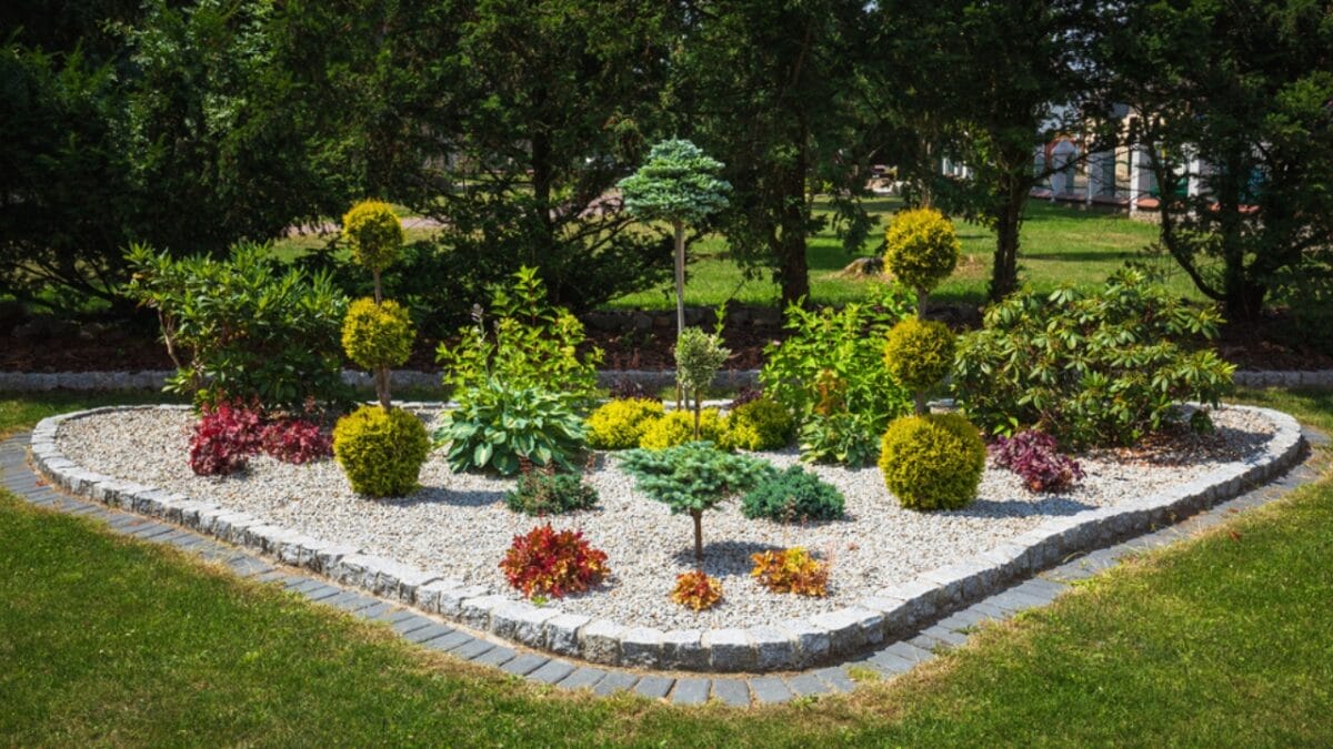 14 Easy & Creative DIY Ideas for a Beautiful Yard - stone edging plants dp263800698