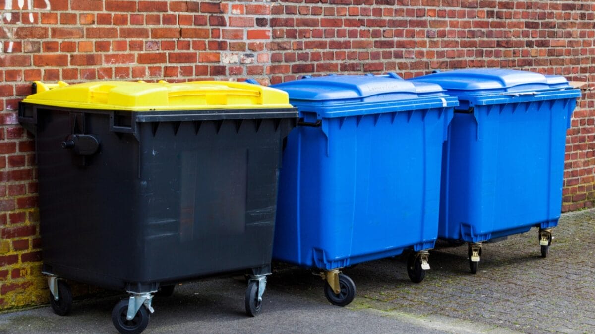 This Simple Baking Soda Trick Eliminates Trash Can Odors - trash can dp70692645