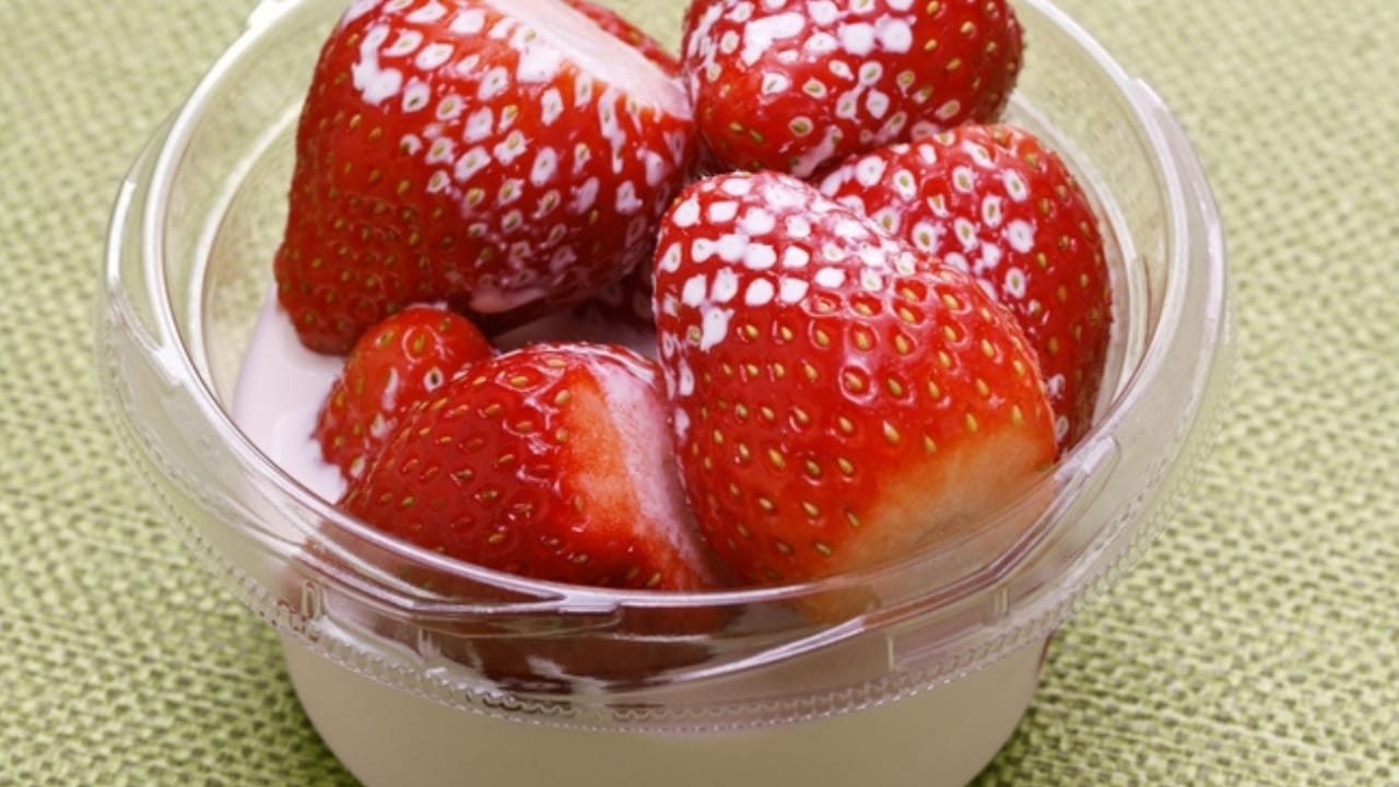 15 Irresistible Mexican Desserts & Treats You Should Try - Fresas con Crema ss2305448833