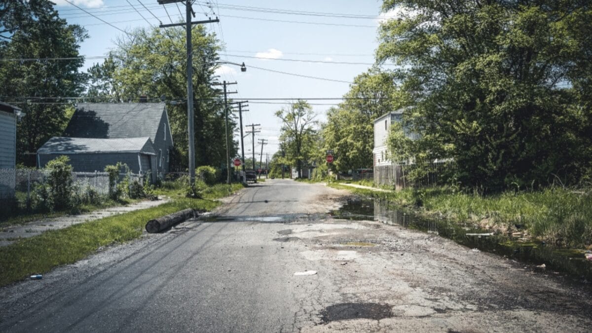 10 Types of Homes Expected to Lose Value in 2024 - aging single family homes ss1282540234