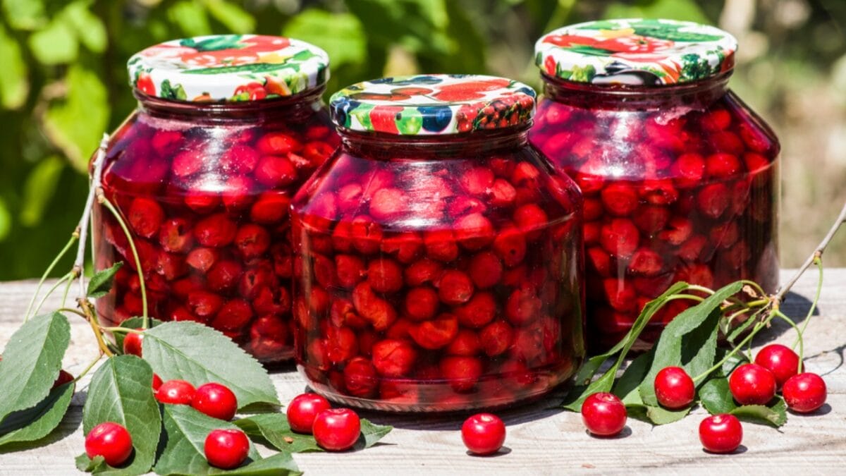 15 Foods You Can Easily Canned at Home Using the Boiling Water Method - cherry dp117309144