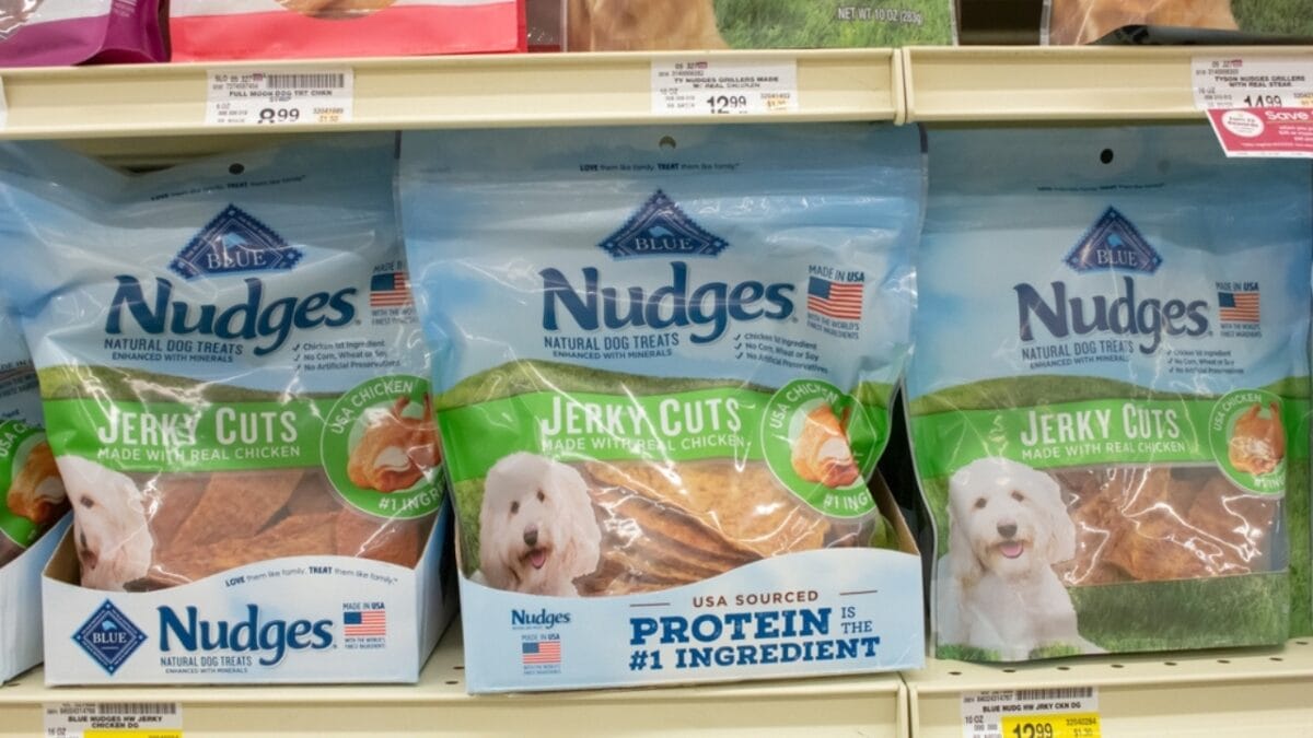 17 Dog Treat Brands with Ingredients to Steer Clear Of - nudges grillers treats ss2275613547