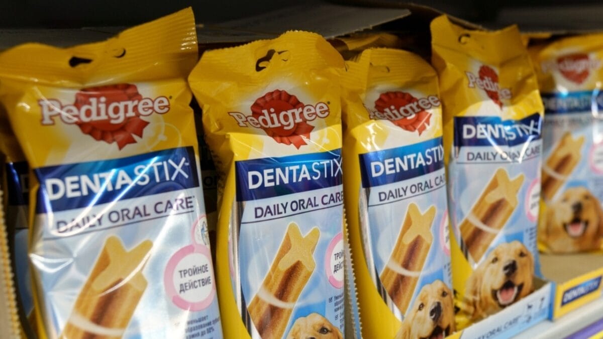 17 Dog Treat Brands with Ingredients to Steer Clear Of - pedigree dentastix treats ss2196333595