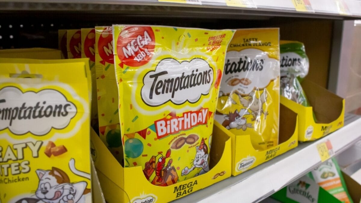 17 Dog Treat Brands with Ingredients to Steer Clear Of - temptations dog treats ss2268663753