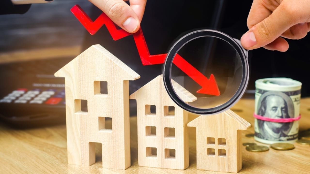 10 Types of Homes Expected to Lose Value in 2024 - the concept of falling real estate market dp286006772