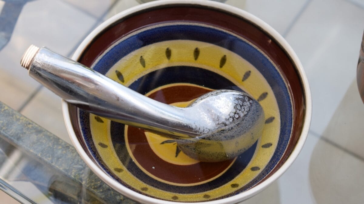 10 Easy Steps to a Sparkling Clean Shower Head - vinegar shower ss1409828366