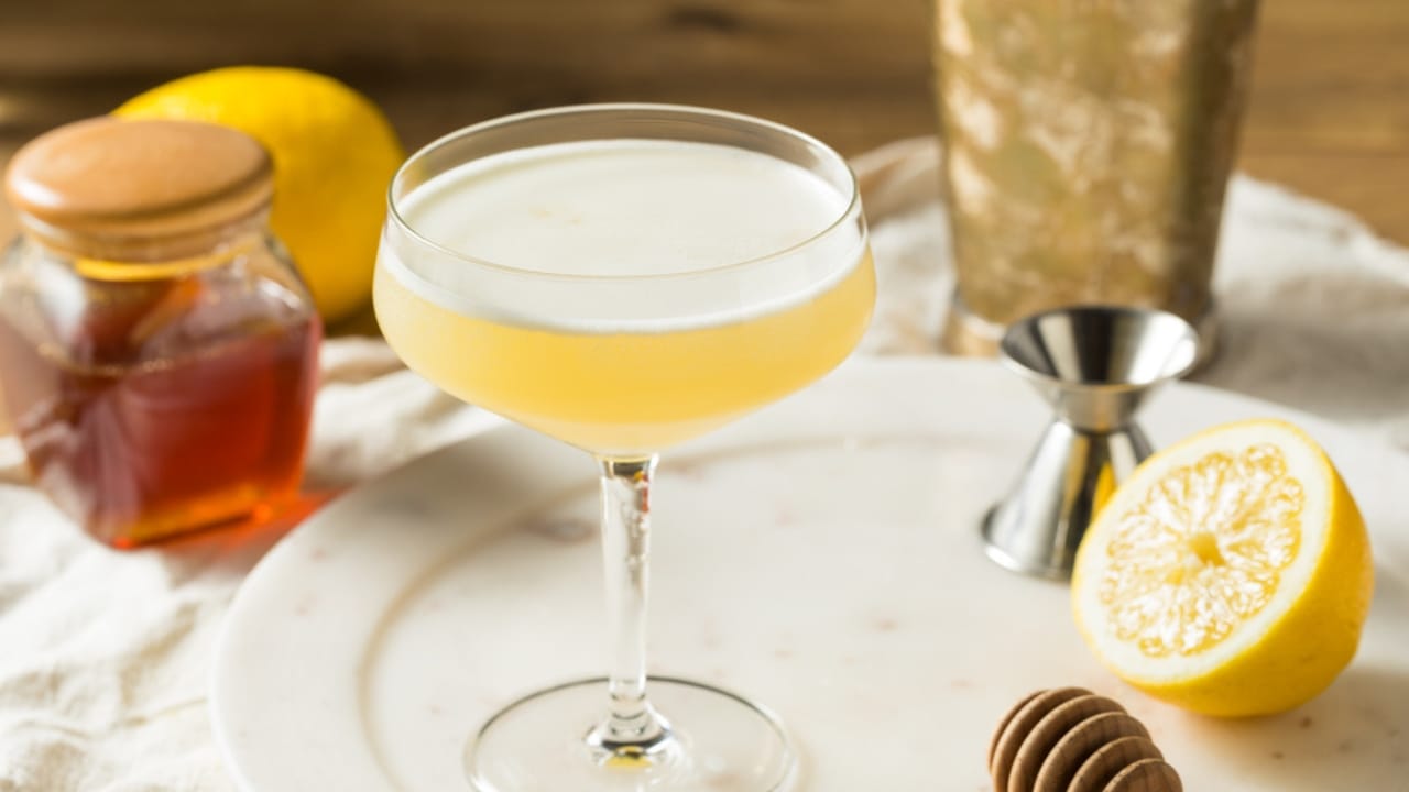 Mastering the Art of Simplicity: 20 Delicious 3-Ingredient Cocktails - Bees Knees cocktail dp390056420