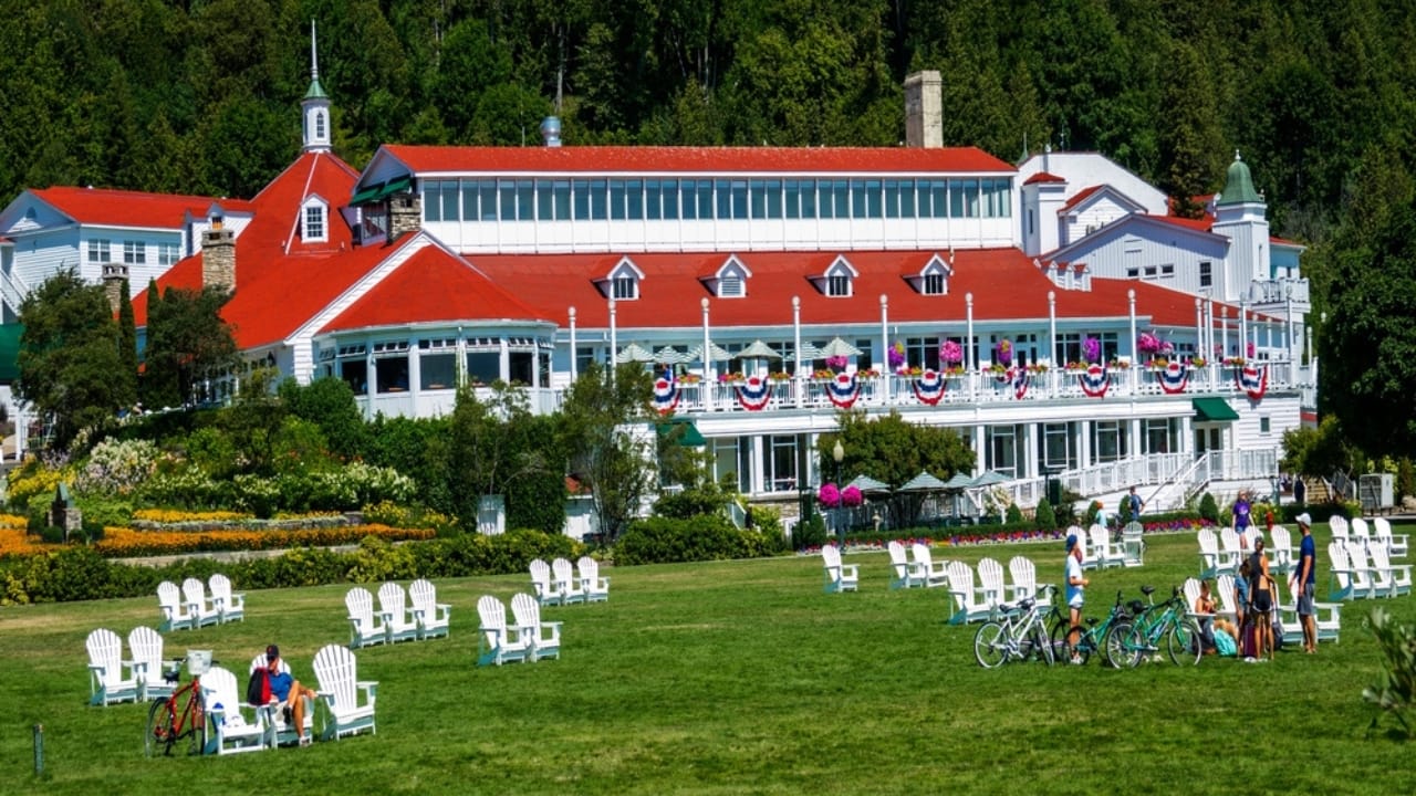 50 of the Best Dog-Friendly Hotels in the U.S. - Mission point ss2474145673