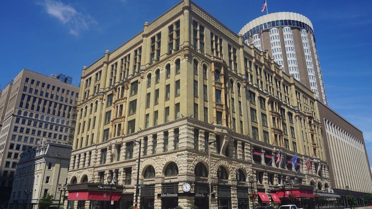 50 of the Best Dog-Friendly Hotels in the U.S. - Pfister Hotel wc