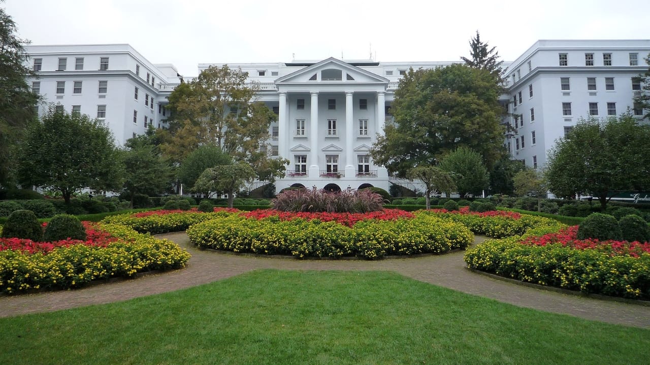 50 of the Best Dog-Friendly Hotels in the U.S. - The Greenbrier wc