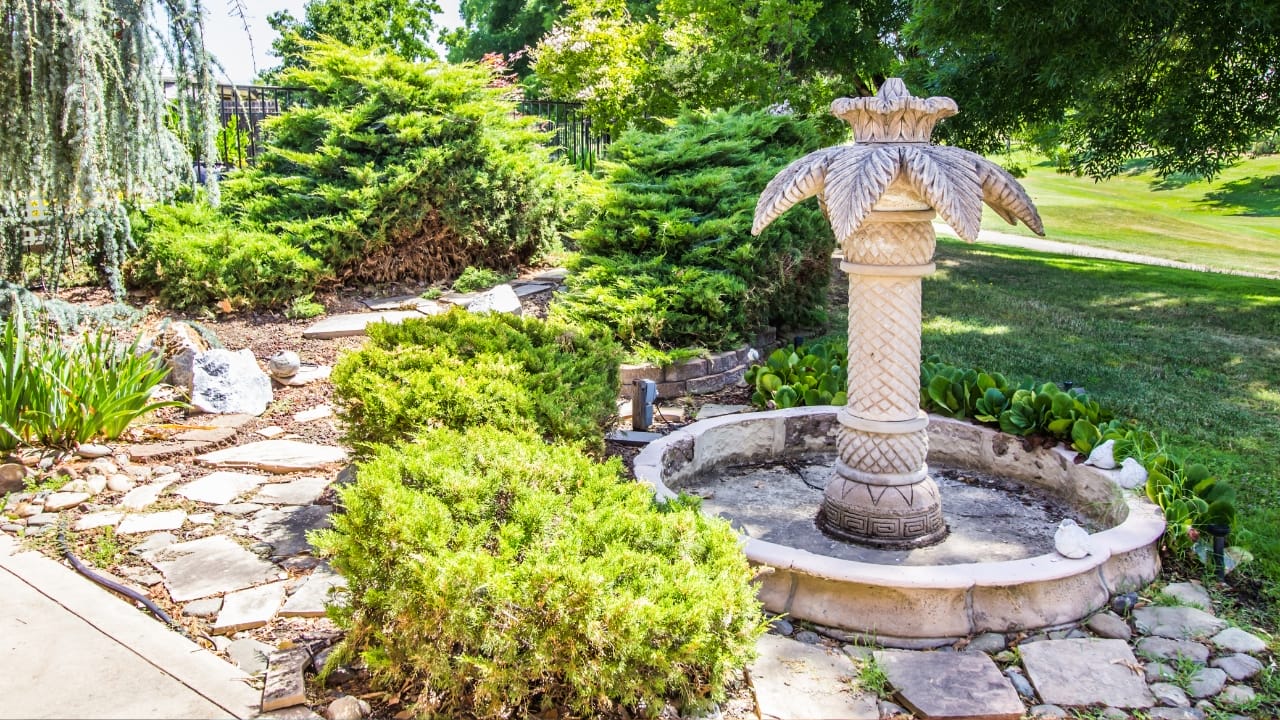 Think Twice Before Adding a Bird Bath to Your Garden—Here's Why - bird bath ss1476856757