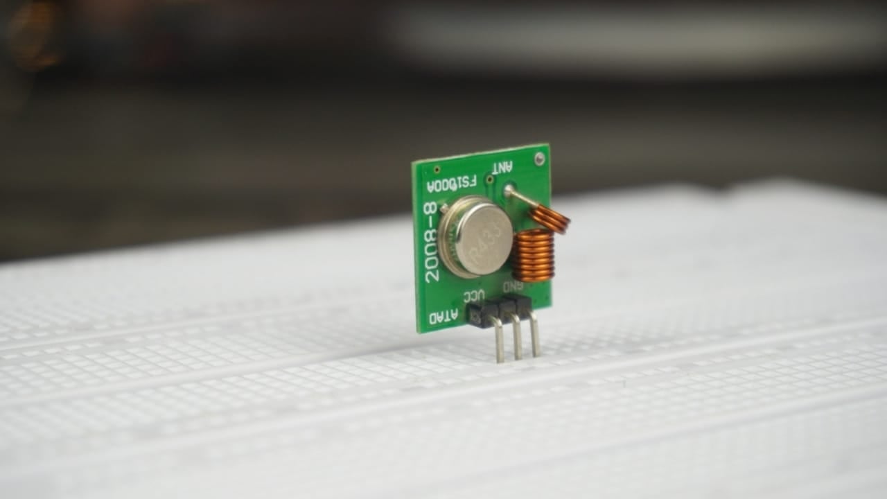 New Battery-Free Technology Harvests Energy from Thin Air - chip antenna ss2438598115
