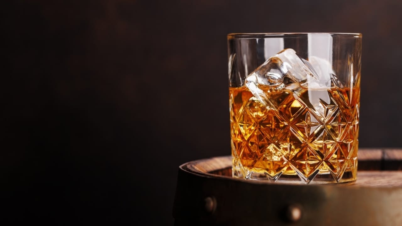 Mastering the Art of Simplicity: 20 Delicious 3-Ingredient Cocktails - little italy ss2390852341