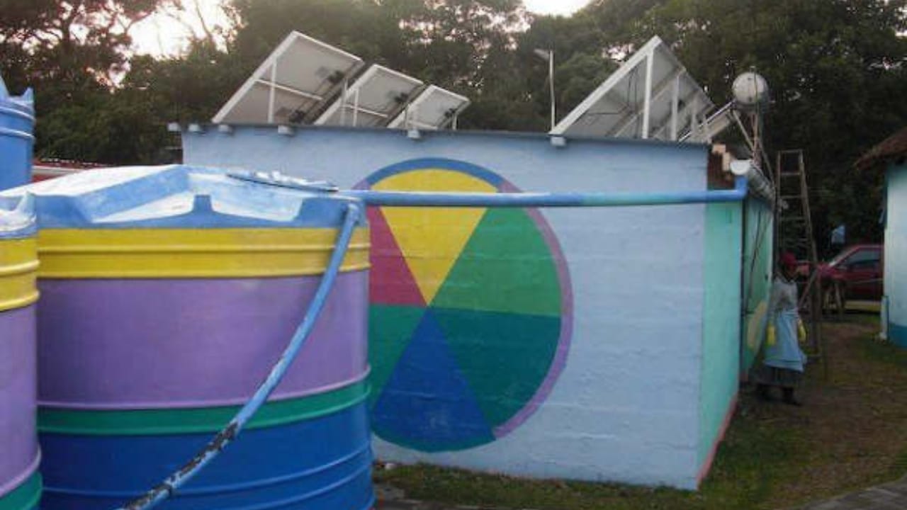 New Solar Drought-Busting Tech Extracts 3 Liters of Water Daily from Thin Air - solar water harvesting wc