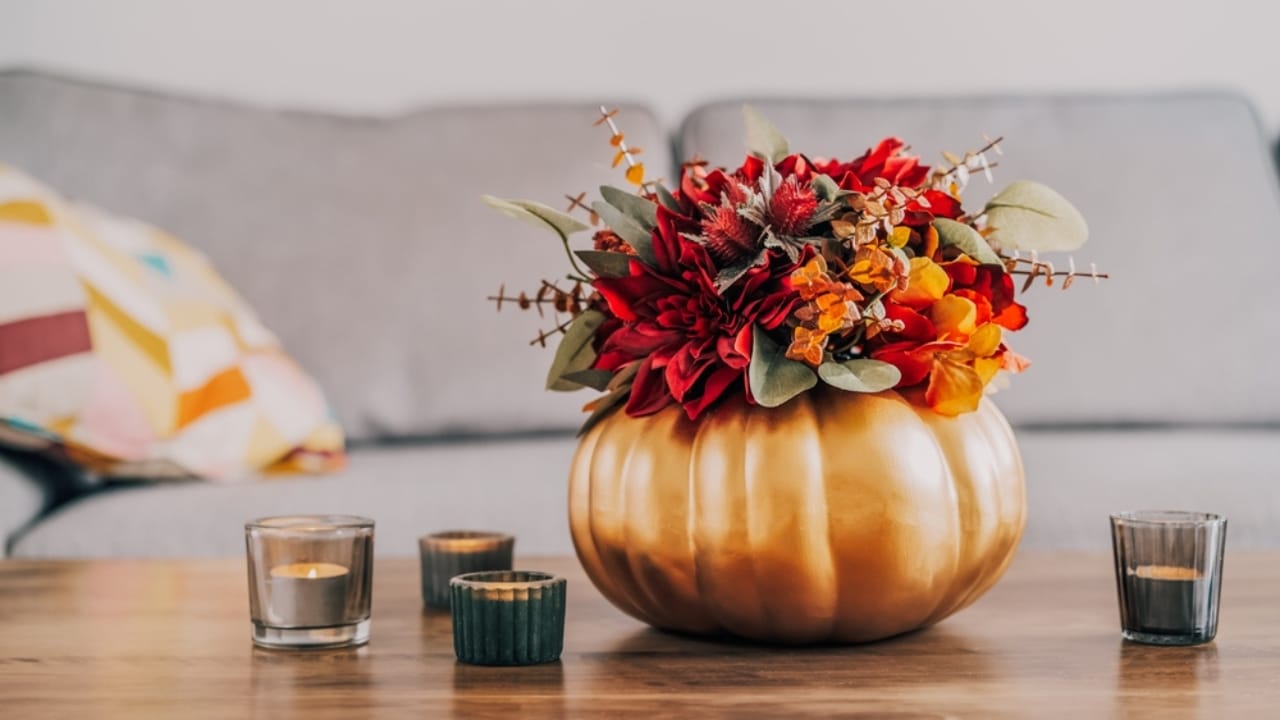 29 Fall Decor Tips for a Warm, Comfy & Inviting Home - Autumn bouquet pumpkin vase coffee table ss2354854049