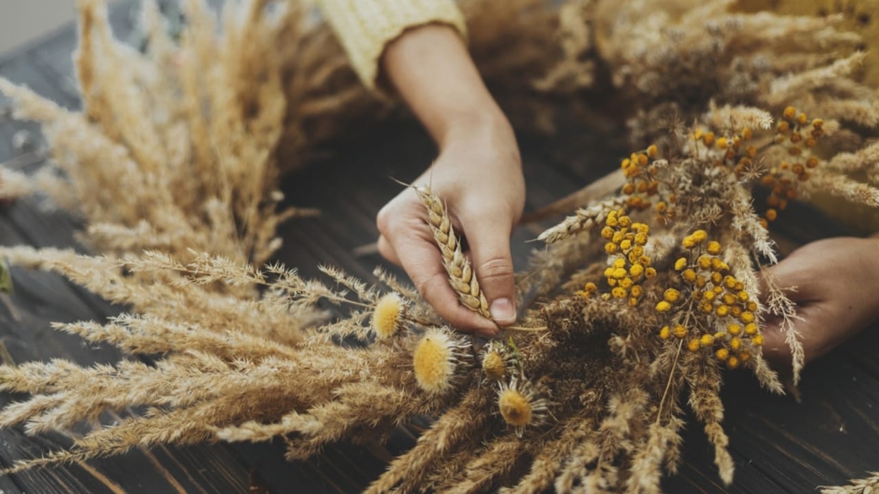 29 Fall Decor Tips for a Warm, Comfy & Inviting Home - Dried Wheat Arrangements ss2052648323