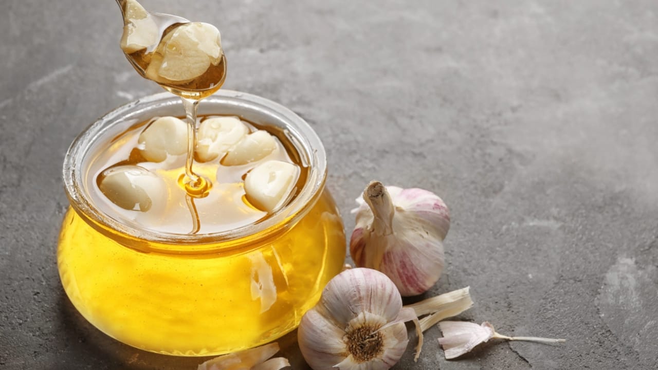 Honey & Garlic: A Health-Boosting Duo with Possible Dangers - honey garlic in jar dp178904970