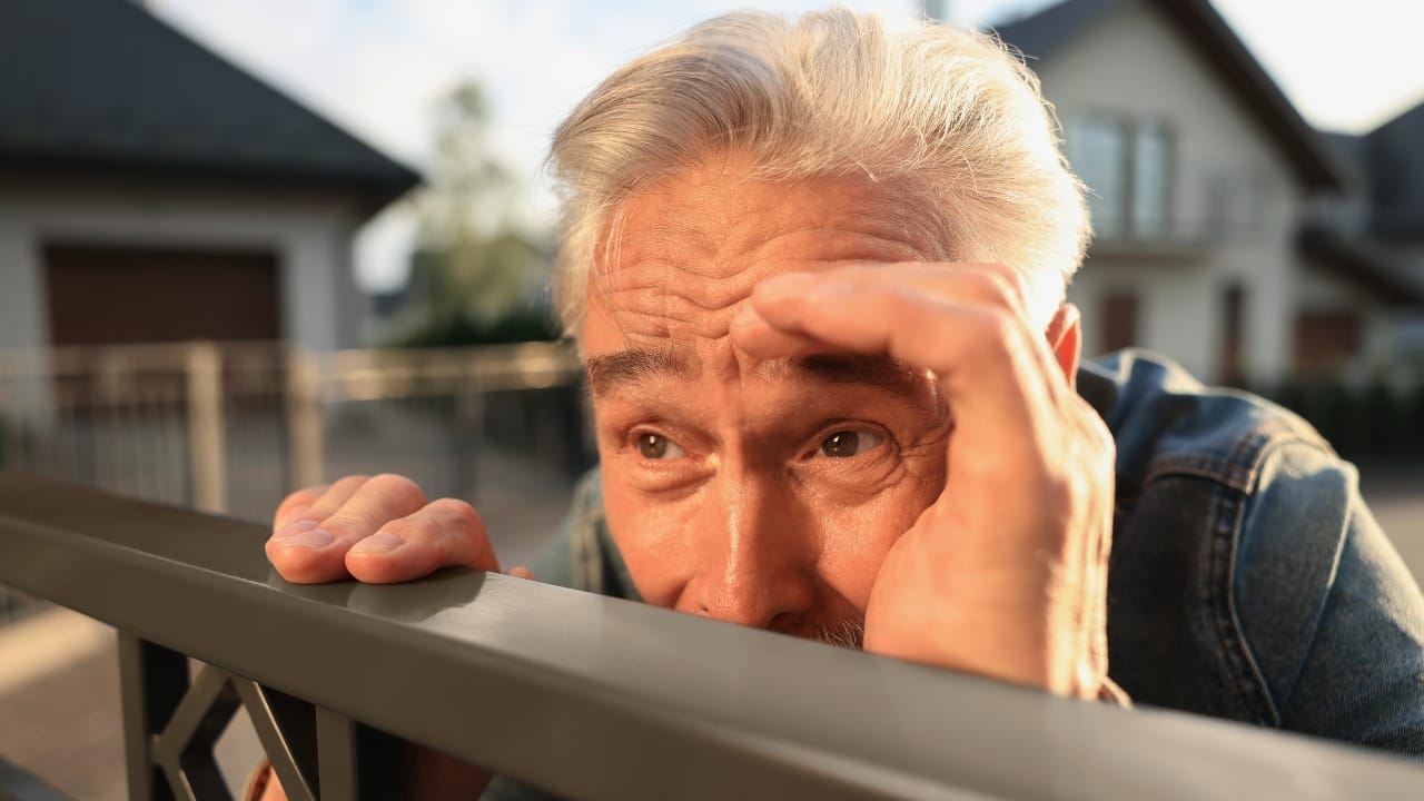 12 Clever Ideas for Turning Short Fences into Privacy Barriers - man fence ss2399385273