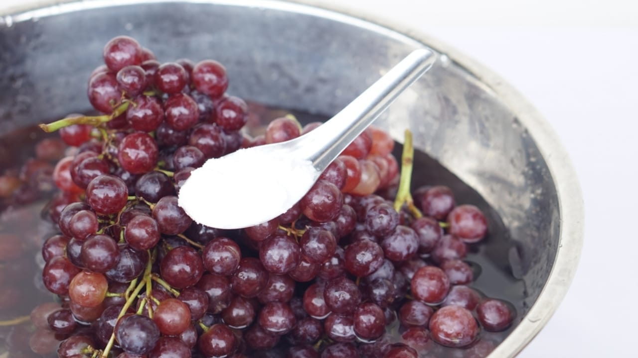 The Baking Soda Trick for Pesticide-Free Grapes - 10 Step Guide - soak grapes in baking soda ss2368590915