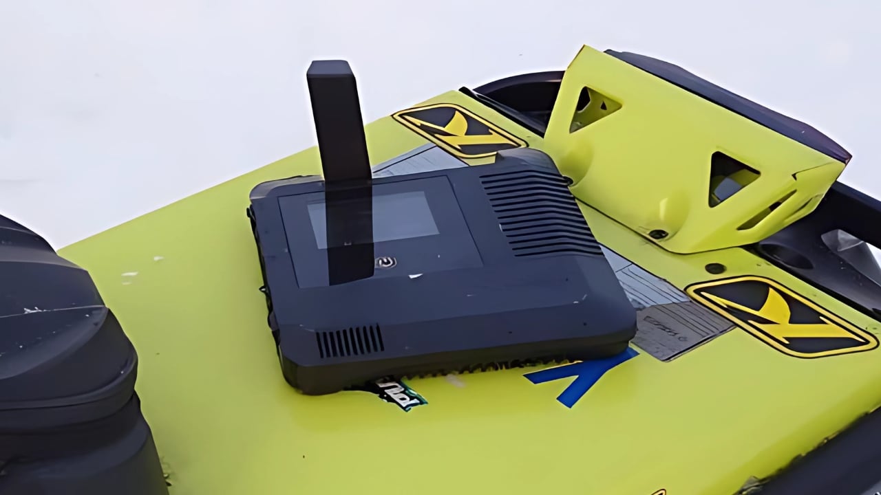 7 Off-Grid Internet Solutions for Staying Connected Anywhere - Iridium GO wc