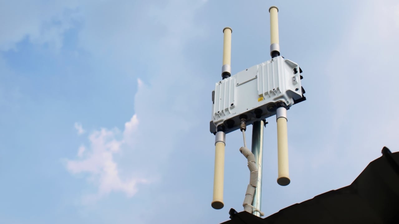 7 Off-Grid Internet Solutions for Staying Connected Anywhere - Long Range Wi Fi ss1722406135
