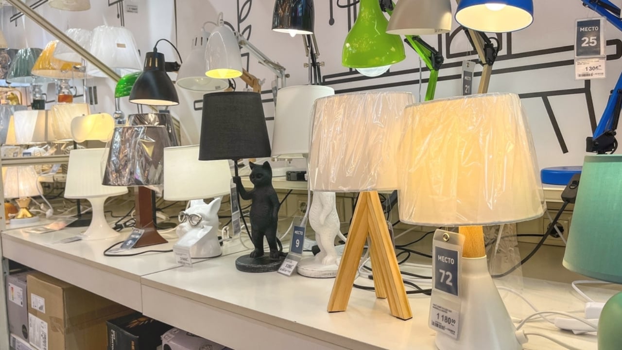 The “10-Year Rule” to Avoid Bad Decor Buys, Designer Says - lamp ss2507401605