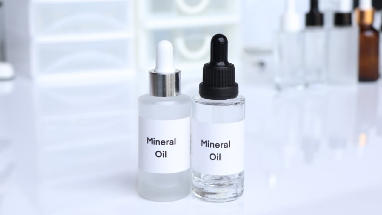 11 Common Shampoo Ingredients Linked to Bald Spots & Thinning Hair - mineral oil ss2222272531