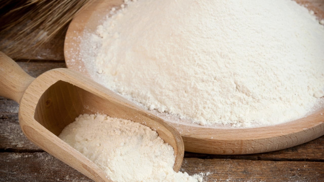 Flour Gone Bad? 5 Warning Signs to Watch For - raw flour dp14762467