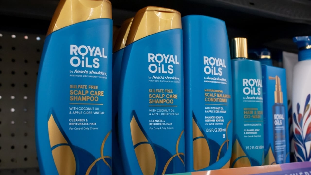 11 Common Shampoo Ingredients Linked to Bald Spots & Thinning Hair - sulfate shampoo ss2269063411